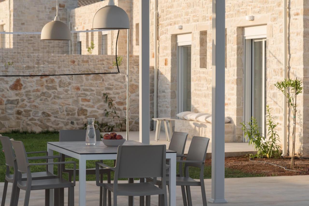 Evaero Villas I, Ii, Iii, IV - An Ever-So Inviting Escape, By Thinkvilla Sfáka Exteriör bild
