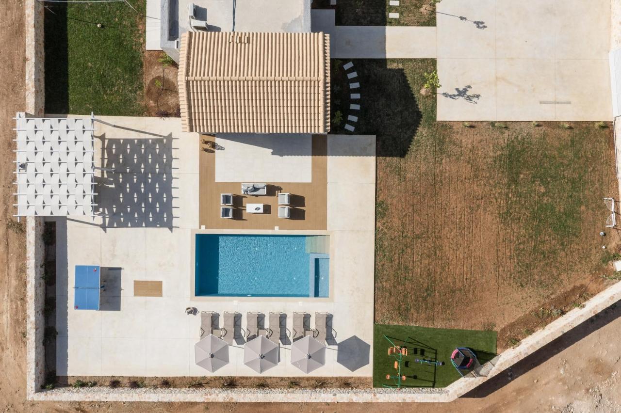 Evaero Villas I, Ii, Iii, IV - An Ever-So Inviting Escape, By Thinkvilla Sfáka Exteriör bild