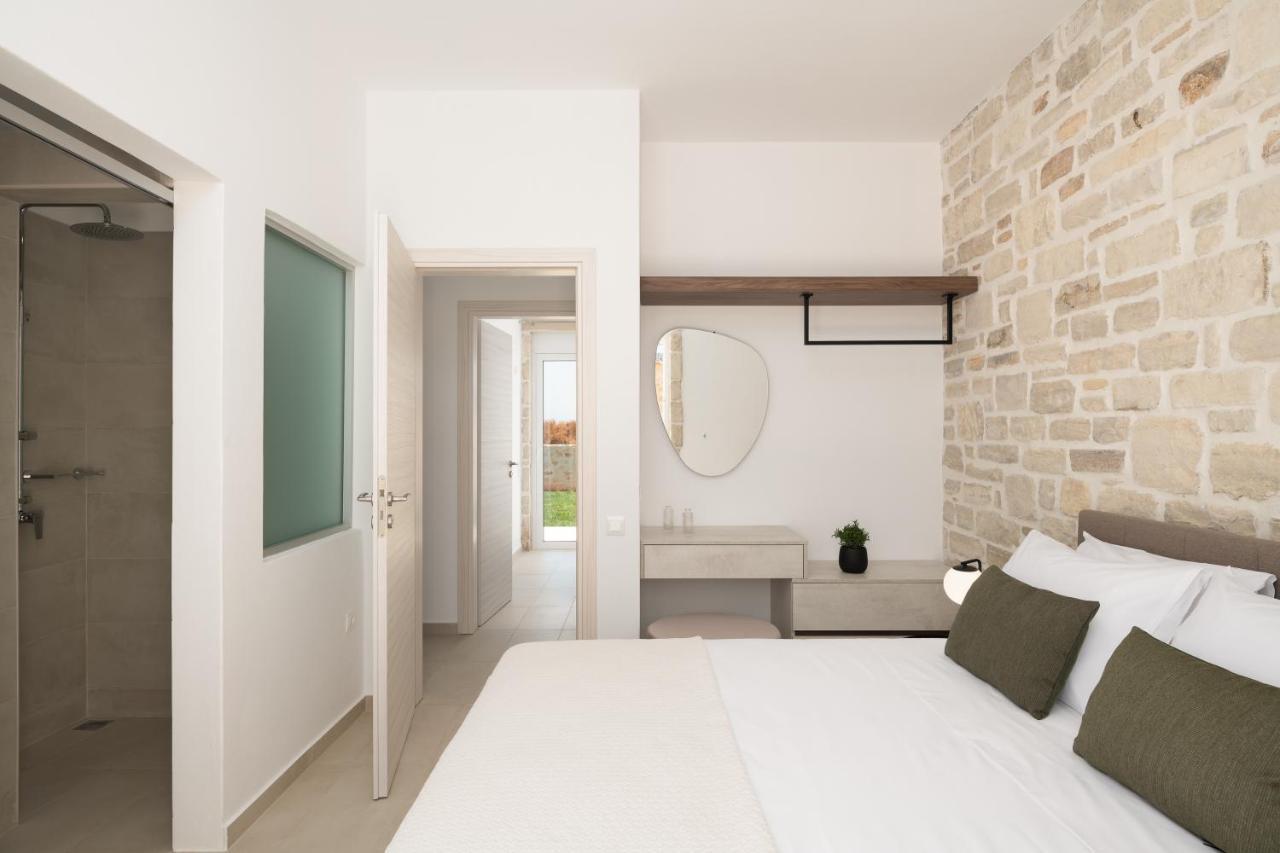 Evaero Villas I, Ii, Iii, IV - An Ever-So Inviting Escape, By Thinkvilla Sfáka Exteriör bild