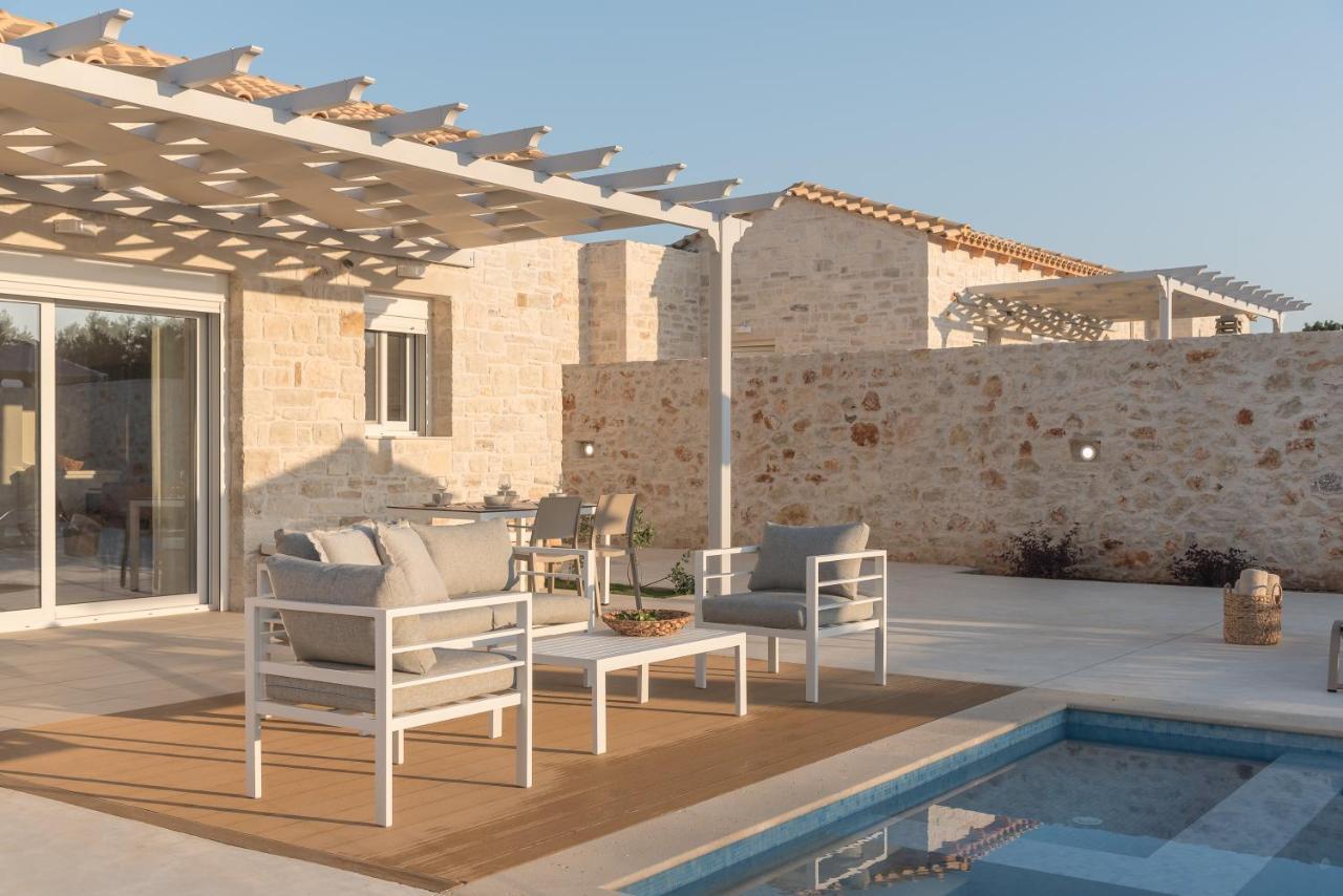 Evaero Villas I, Ii, Iii, IV - An Ever-So Inviting Escape, By Thinkvilla Sfáka Exteriör bild