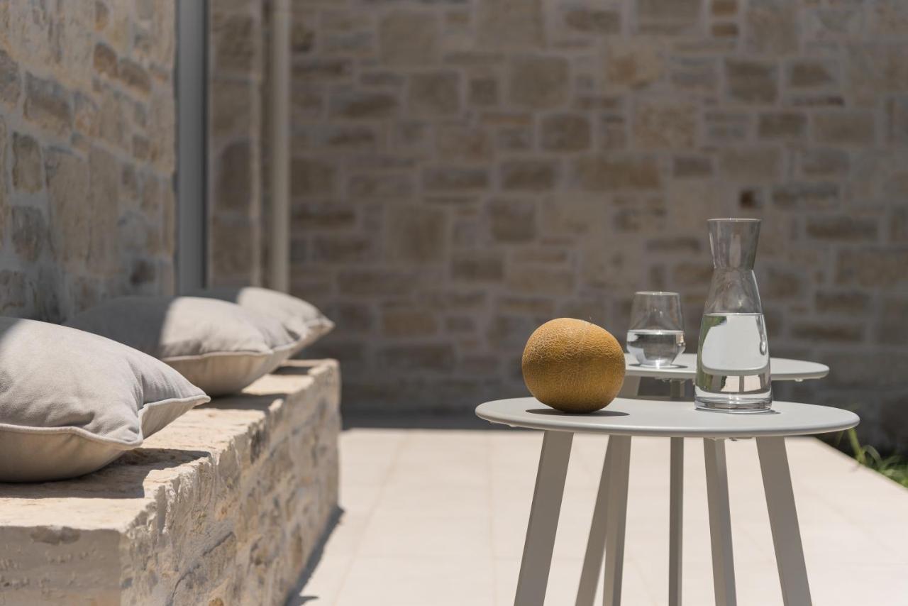 Evaero Villas I, Ii, Iii, IV - An Ever-So Inviting Escape, By Thinkvilla Sfáka Exteriör bild