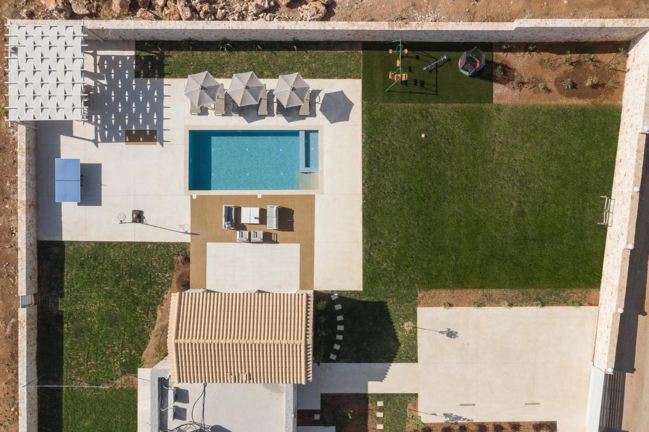 Evaero Villas I, Ii, Iii, IV - An Ever-So Inviting Escape, By Thinkvilla Sfáka Exteriör bild