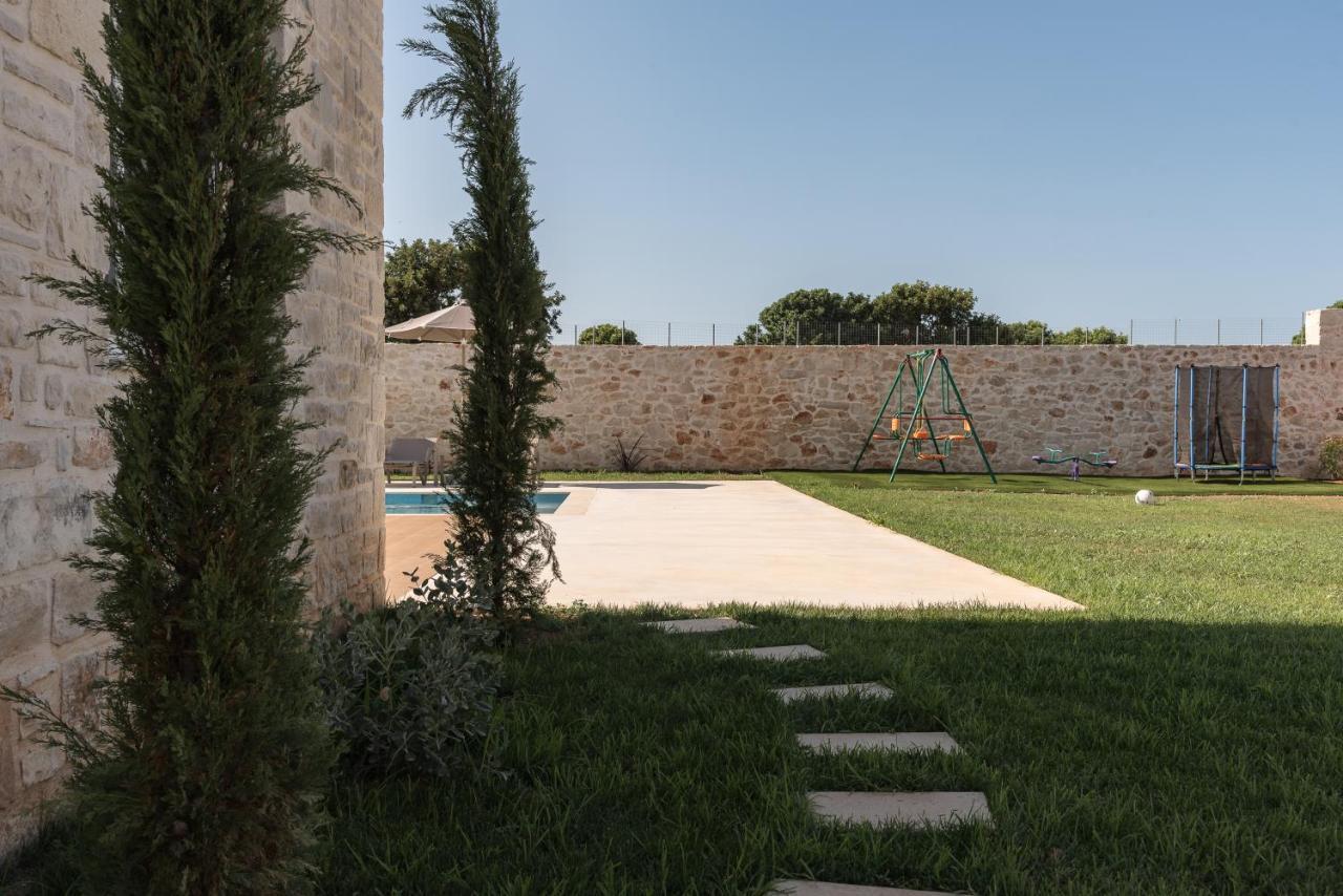Evaero Villas I, Ii, Iii, IV - An Ever-So Inviting Escape, By Thinkvilla Sfáka Exteriör bild